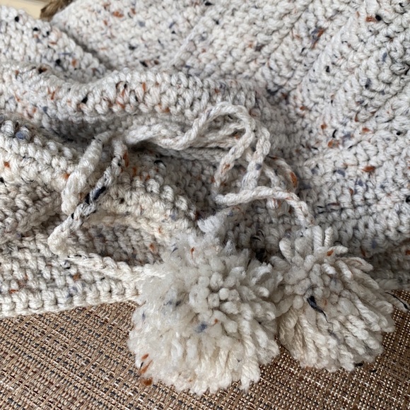 HANDMADE crocheted winter cowl - Picture 2 of 5